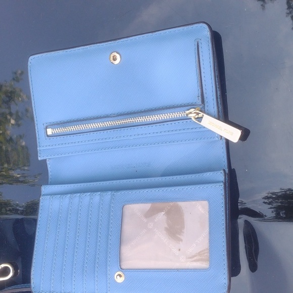 NWOT.. Micheal kors bucket purse & wallet - Picture 7 of 9